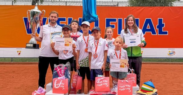 160 drużyn, blisko tysiąc dzieci z całej Polski, 10 turniejów w drodze do finału i wreszcie Wielki Finał. Tak było w 24. edycji Tenisowej Talentiady - drogą Mai Chwalińskiej. Zwycięzcami zostali młodzi tenisiści z Parku Tenisowego Olimpia w Poznaniu. „Wspomnienia z mojego wielkiego finału Tenisowej Talentiady zachowałam do dzisiaj” – mówiła ambasadorka projektu realizowanego przez Polski Związek Tenisowy Maja Chwalińska, która przyglądała się rywalizacji na kortach BKT Advantage Bielsko-Biała.